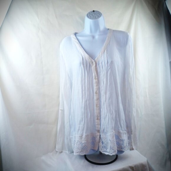 Vintage-Inspired White Long-Sleeve Button-Up Blouse With Crochet Lace Hem & Roll - Picture 2 of 10